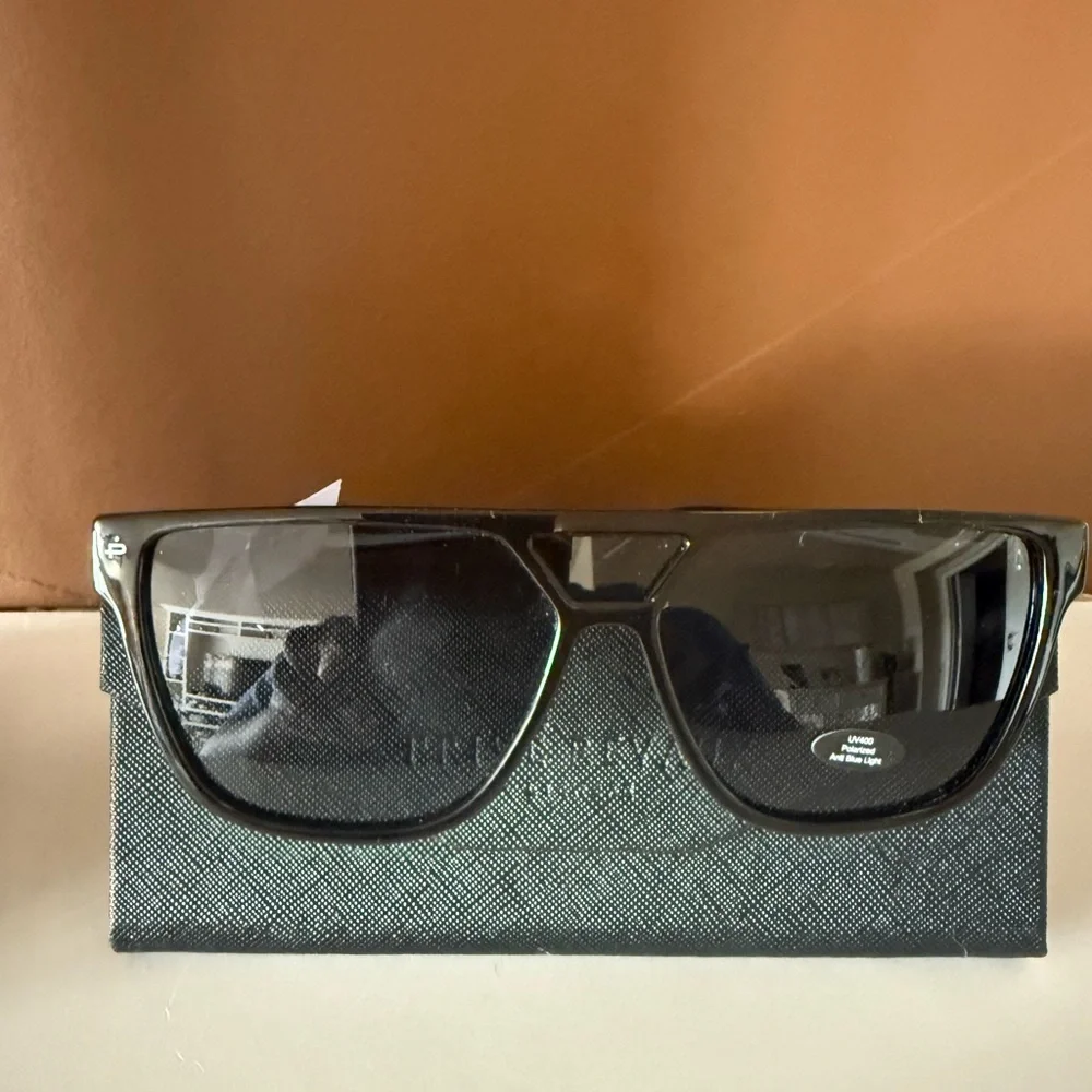 Privé Revaux Surf City Black Polarized Sunglasses – Unisex, NWT